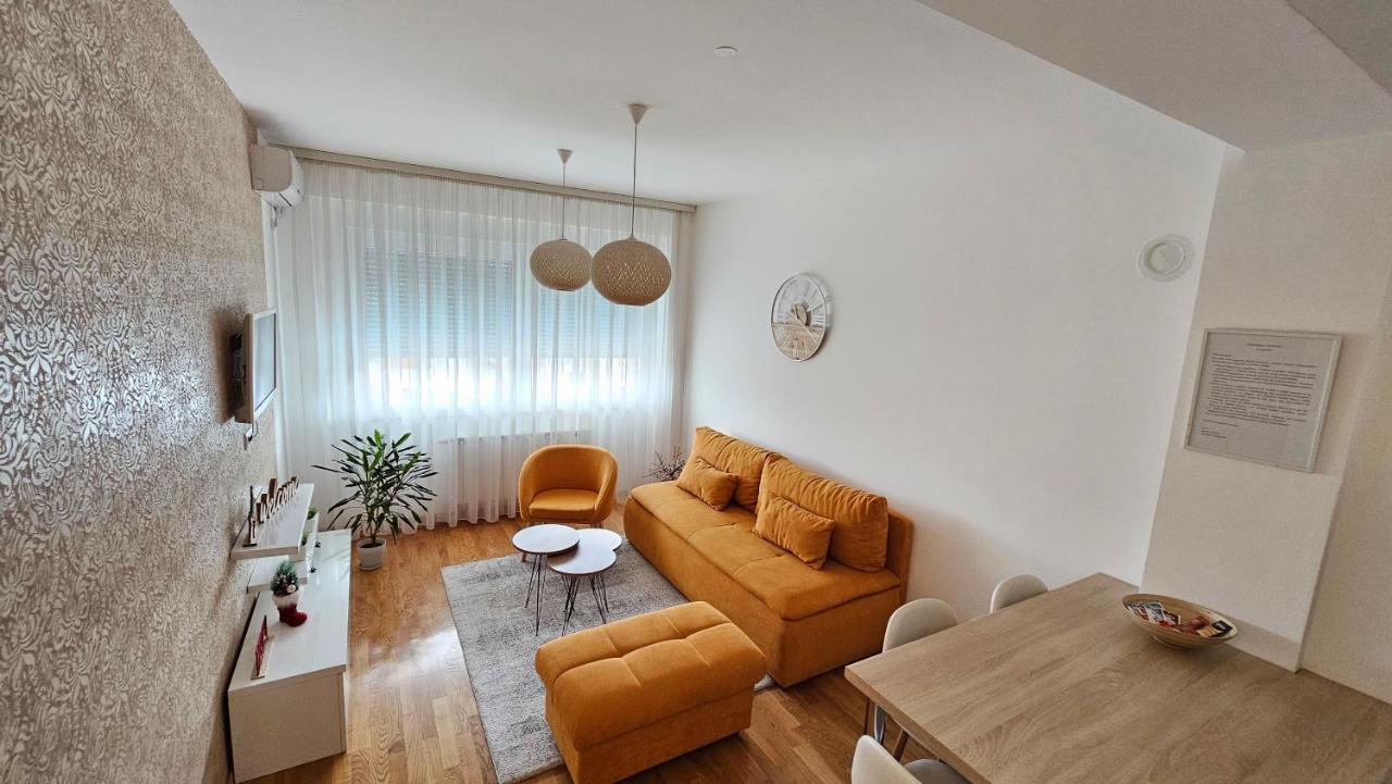 Apartman Filipovic บันยาลูกา ภายนอก รูปภาพ